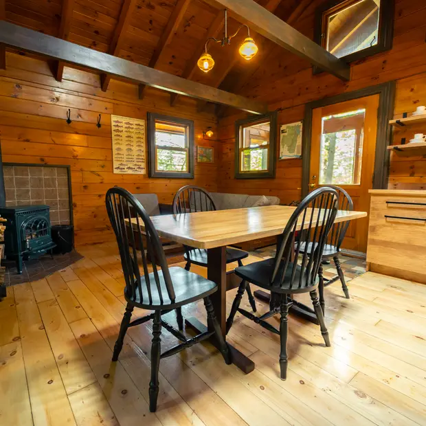 013-Trois-Pointes-Kenauk-Nature-Dining-Room