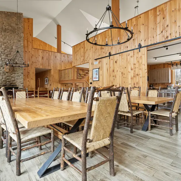 025-Papineau-Kenauk-Nature-Dining-Room