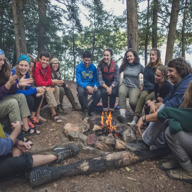 Expérience de groupe à la base de plein air
