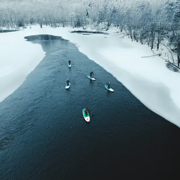 EchappeeBleue_Ripon_planche-a-pagaie_SUP-hivernal_credit photo-Mehdi Tadlaoui