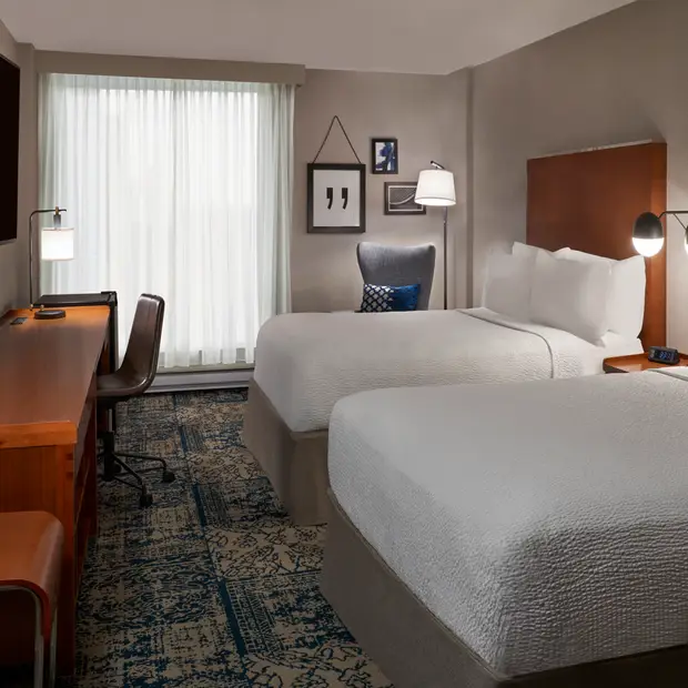 Chambre avec deux lits doubles