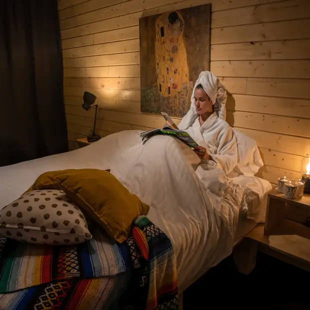 Chambre fermée avec lit king