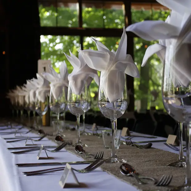 Tables décorées pour un événement