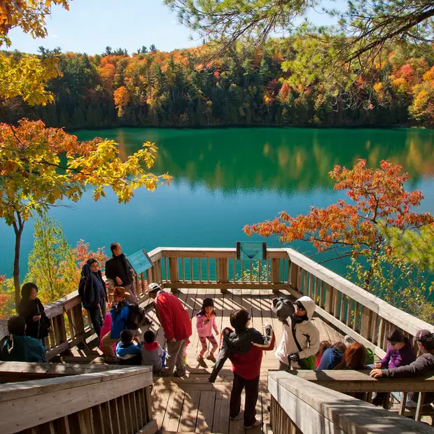 Lac Pink dans le parc de la Gatineau