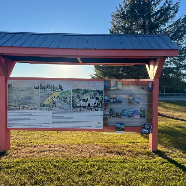 Portage-du-Fort Information Station