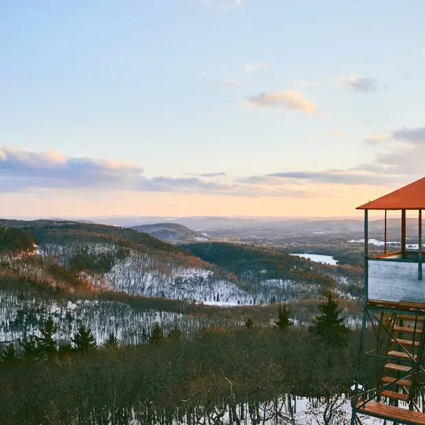 Discover Vallée-de-la-Gatineau under the snow