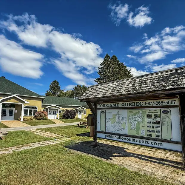 Notre-Dame-de-la-Paix Information Station