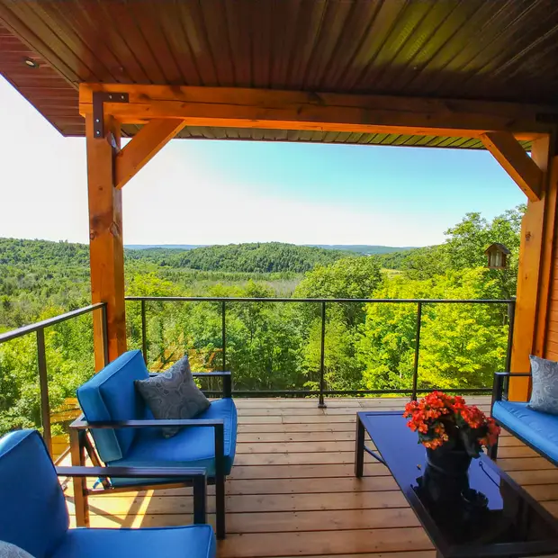 Balcon avec vue sur la vallée