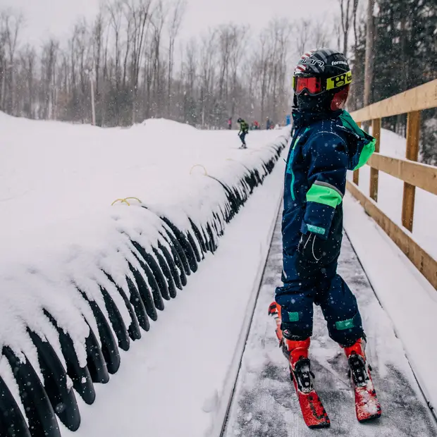 Magic carpet chair lift