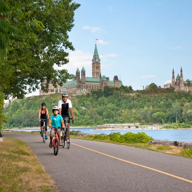 Derrière le Musée canadien de l'histoire